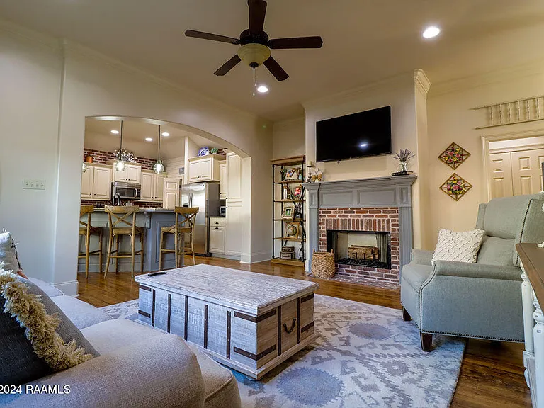 228 Crenshaw Dr — Photo 3