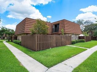 4101 Wimbledon Dr, Hollywood, FL 33026