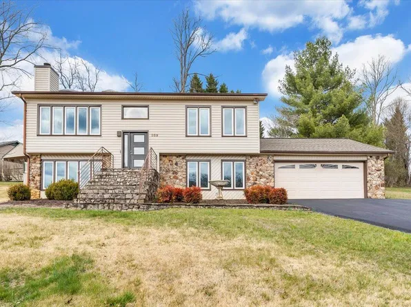 359 Hillandale Dr, Troutville, VA 24175