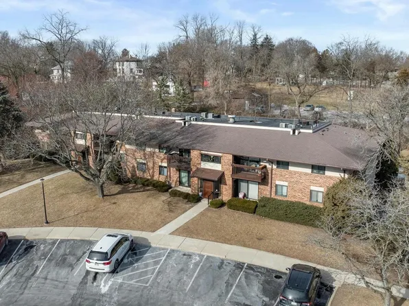333 Park Hill DRIVE #C, Pewaukee, WI 53072