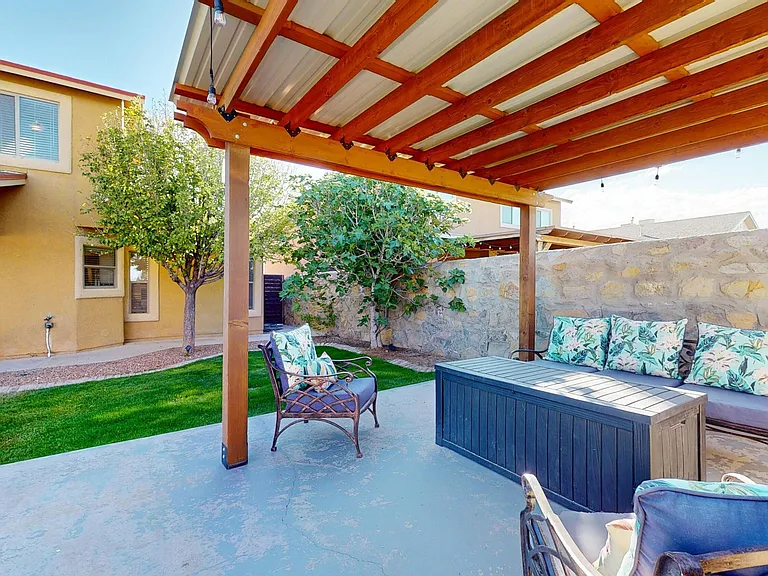 3249 Emerald Point Dr — Photo 37