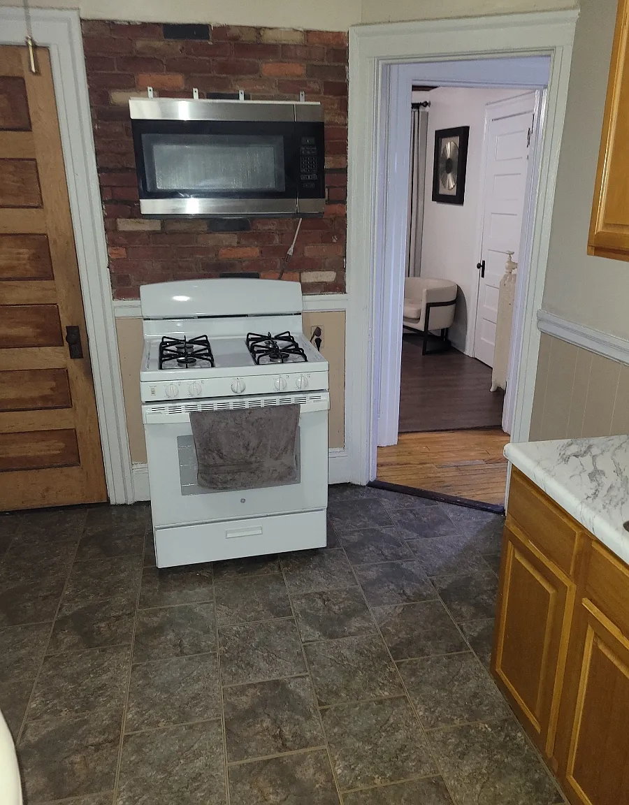 588 Park Ave — Photo 3