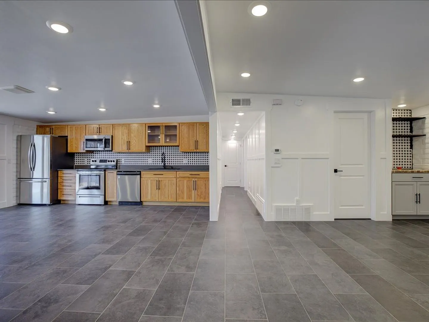 3 Bedroom 2 Bathroom — Photo 4