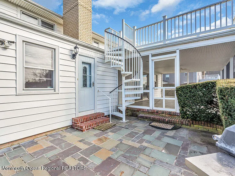 7 Howell Ave — Photo 29