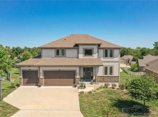 910 NW Magnolia Ln, Grain Valley, MO 64029