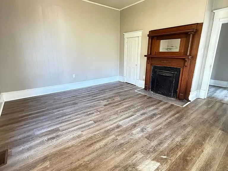 208 Oakland St — Photo 7
