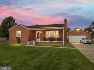 904 Hammonds Ln, Baltimore, MD 21225