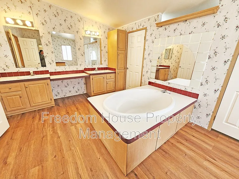 5220 Jerry Ave — Photo 25