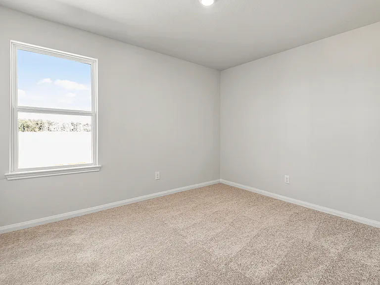 Secondary bedroom.
