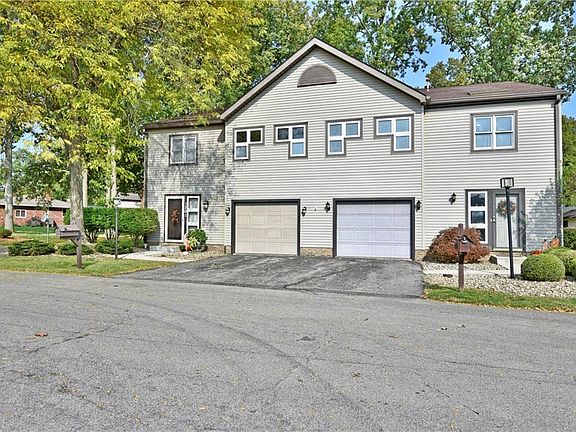 2nd image of 1201 Surrey Point Dr SE