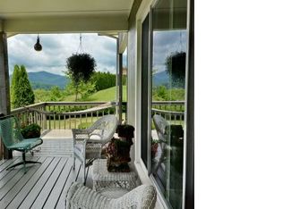 460 Foxfire Estates Cir, Waynesville, NC 28785