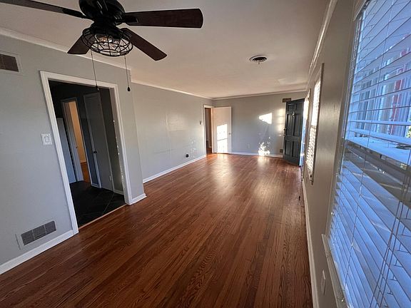 Living room/dining room