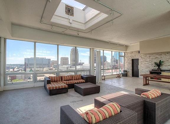 5th image of 600 E 8th St APT 7S