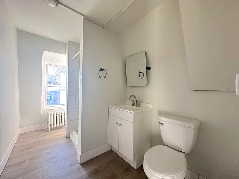 275 Grand St #3 — Photo 10