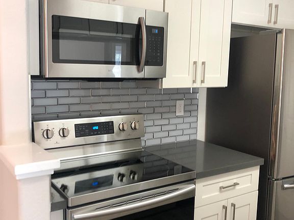 4th image of 946 Lake Tahoe Ct