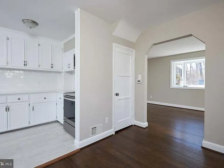 221 Dale Dr — Photo 9