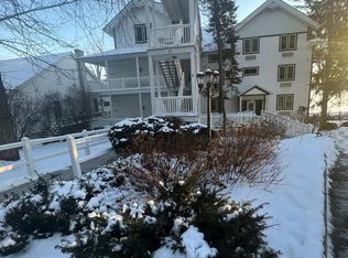 281 Victorian Village Dr APT 33, Elkhart Lake, WI