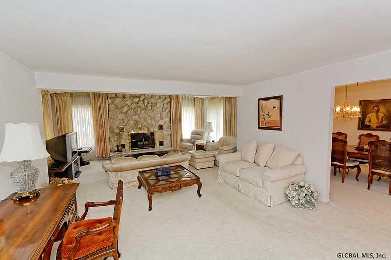 5th image of 53 VAN VRANKEN Road