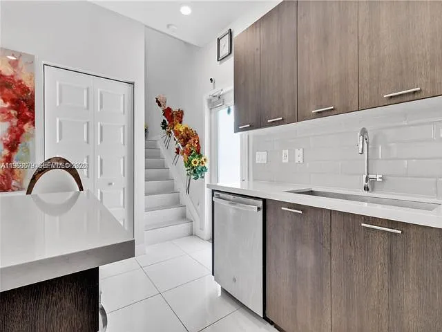 4745 SW 84th Ct — Photo 3