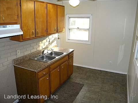 3rd image of 2492 E 41st St