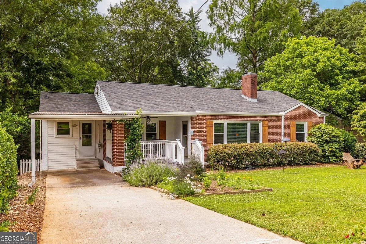 2343 Sanford Rd photo 1