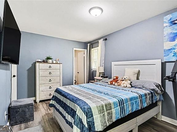 4th image of 297 Lu Ln