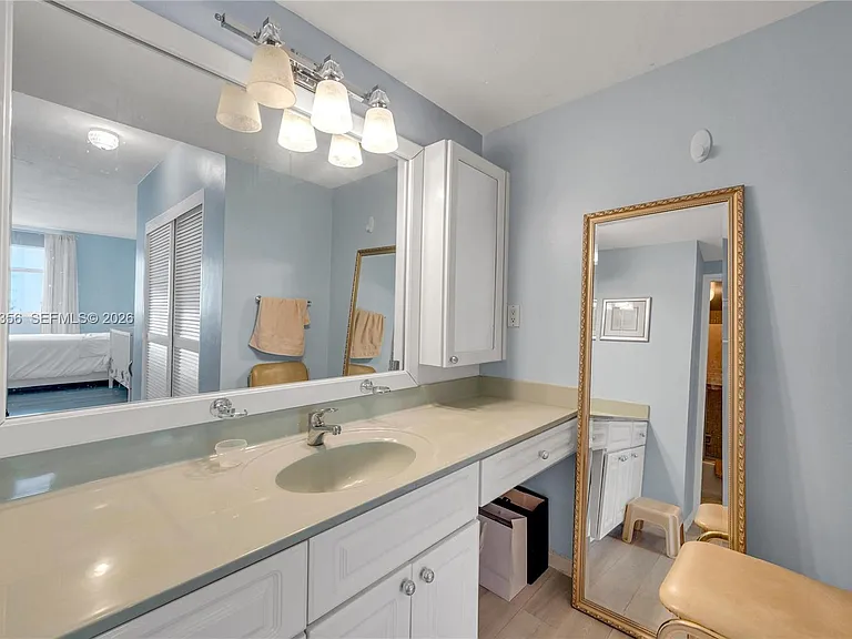 5001 Collins Ave #4E — Photo 15