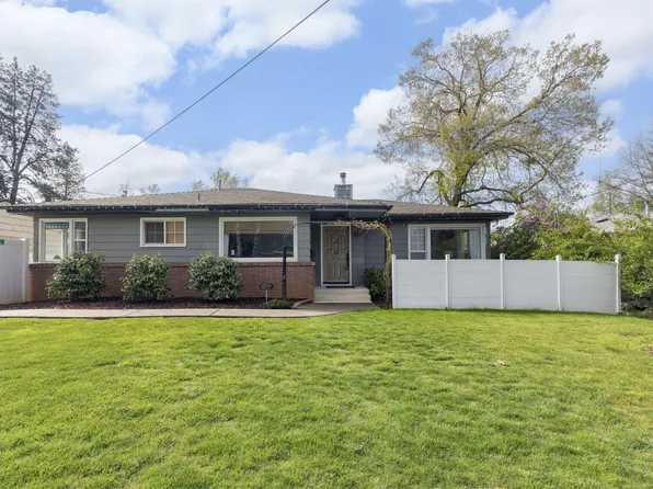 727 NE Memorial Dr, Grants Pass, OR 97526