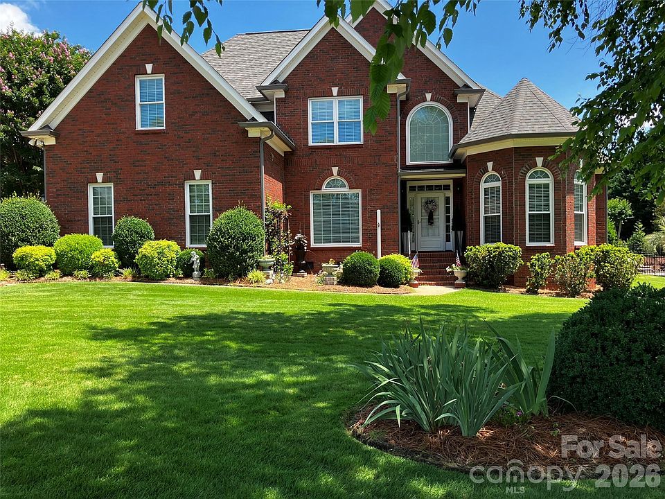 1st image of 2289 Woodridge Dr