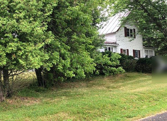 3rd image of 538 Oak Hill Rd
