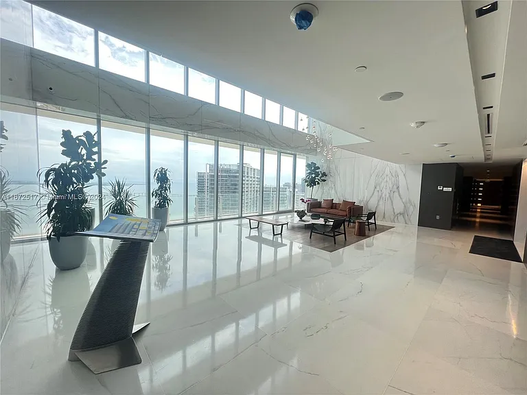 300 S Biscayne Blvd #806E — Photo 18