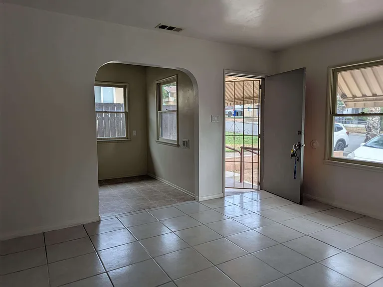 35242 Avenue A — Photo 2