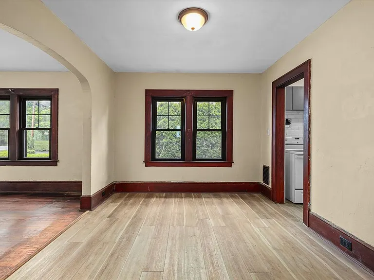 37 Yates Ave — Photo 8