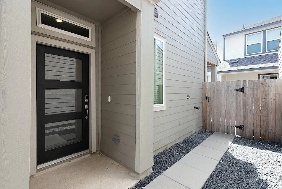 3 bed, 2.5 bath, 1736 sqft, $2,600 — Photo 4