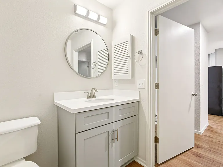 One Bedroom Bathroom