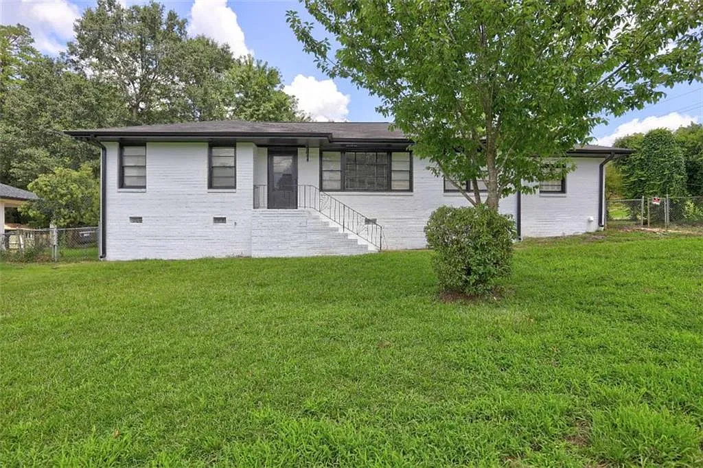 3 bed, 2.0 bath, $2,000 — Photo 1