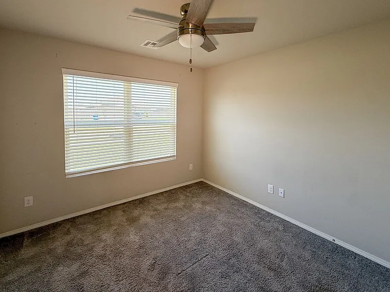 528 Fox Burrow Ln — Photo 7
