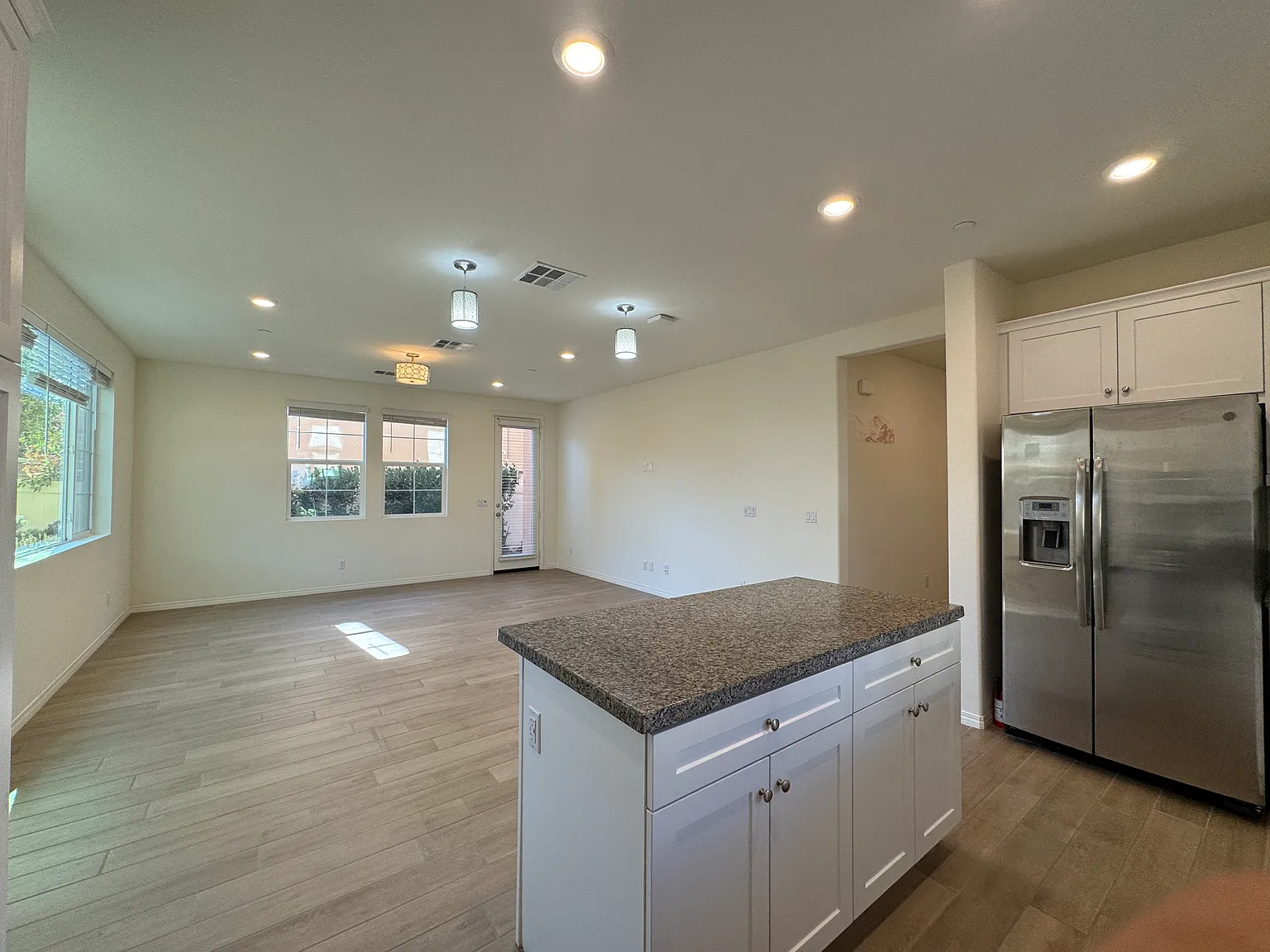 3 bed, 2.5 bath, 1801 sqft, $3,250 — Photo 4
