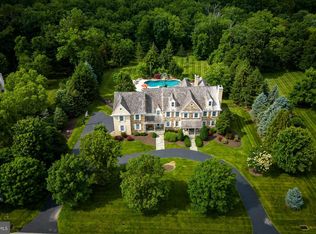 7 Firethorn Ln, Malvern, PA 19355