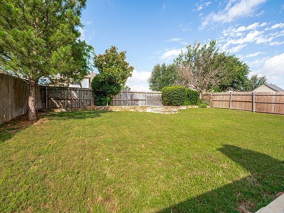 3rd image of 3019 Riverwood Ln