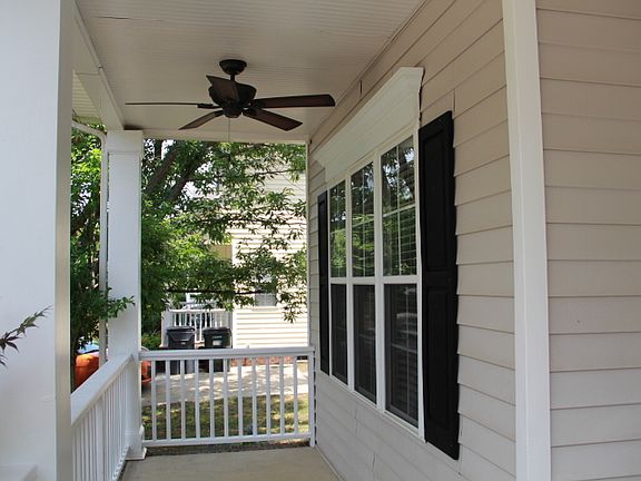2nd image of 513 E Maple Ave
