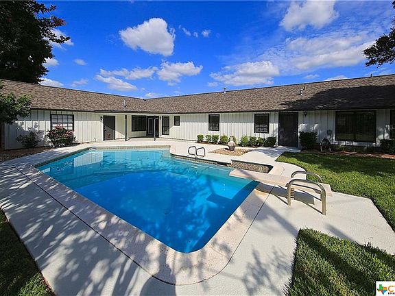 3rd image of 101 Fleetwood Dr