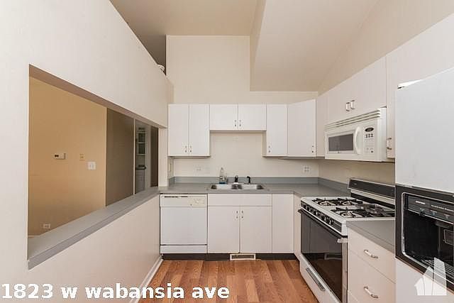 2nd image of 1823 W Wabansia Ave #1724