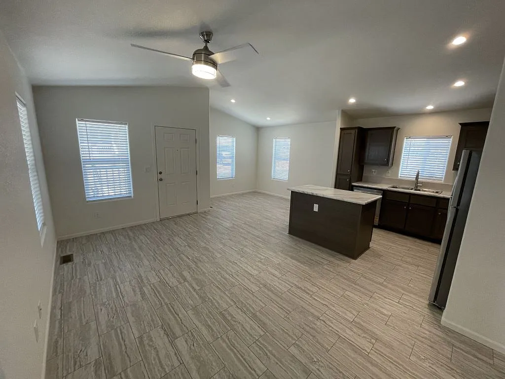 2 bed, 2.0 bath, 1040 sqft, $1,499 — Photo 4