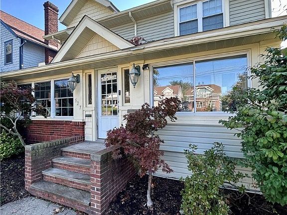 3rd image of 527 Harvard Ave