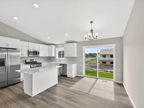 1006 Brandenburg Cir, Waverly, MN 55390