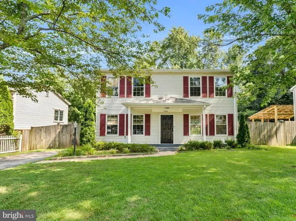 5566 Saint Charles Dr, Woodbridge, VA 22193