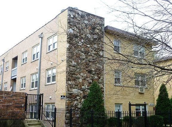 3rd image of 1813 W Touhy Ave APT 6