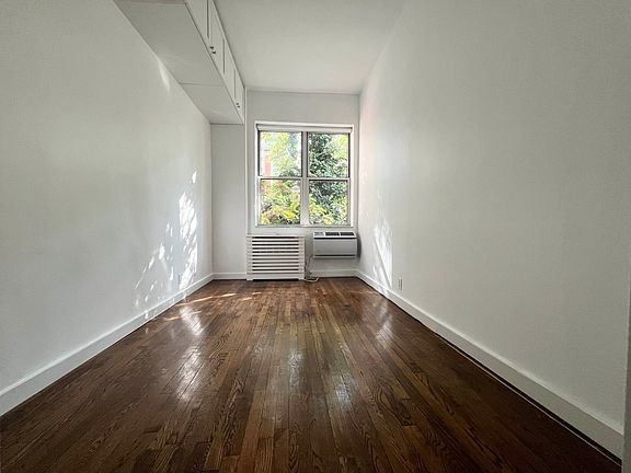 4th image of 244 E 60th St APT 4A
