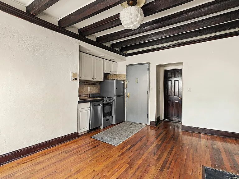 113 W 15th St #3E — Photo 6